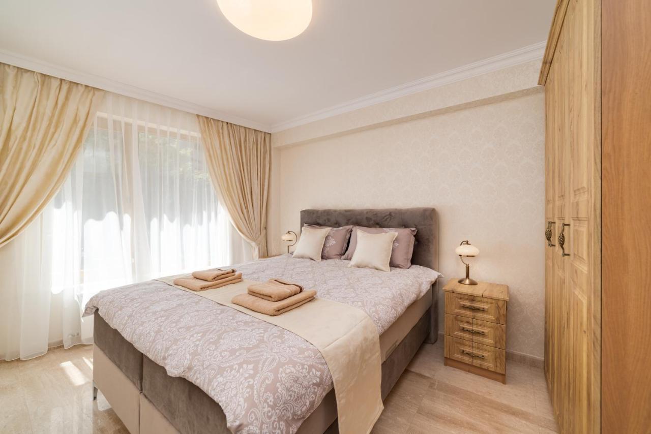 Deluxe And Central Garden Apartment Varna Exterior photo