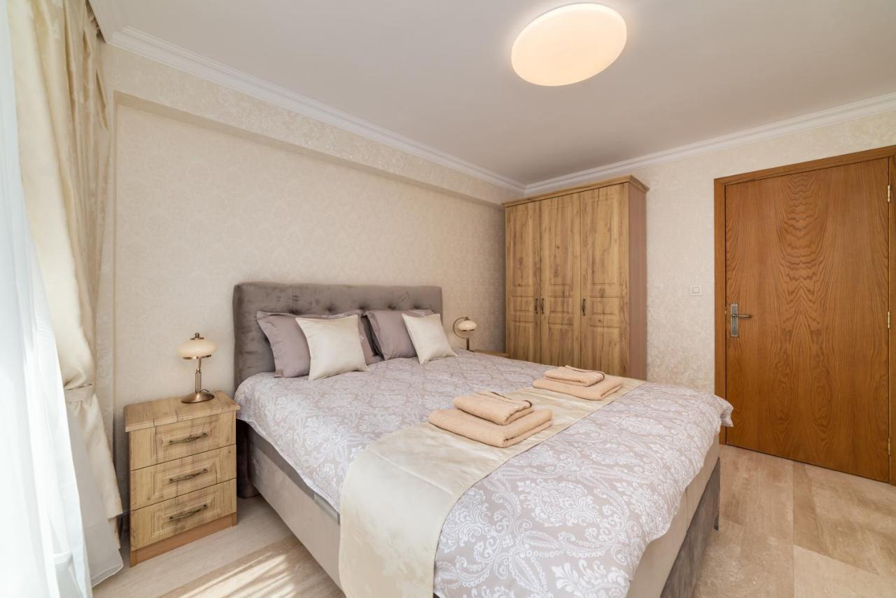 Deluxe And Central Garden Apartment Varna Exterior photo